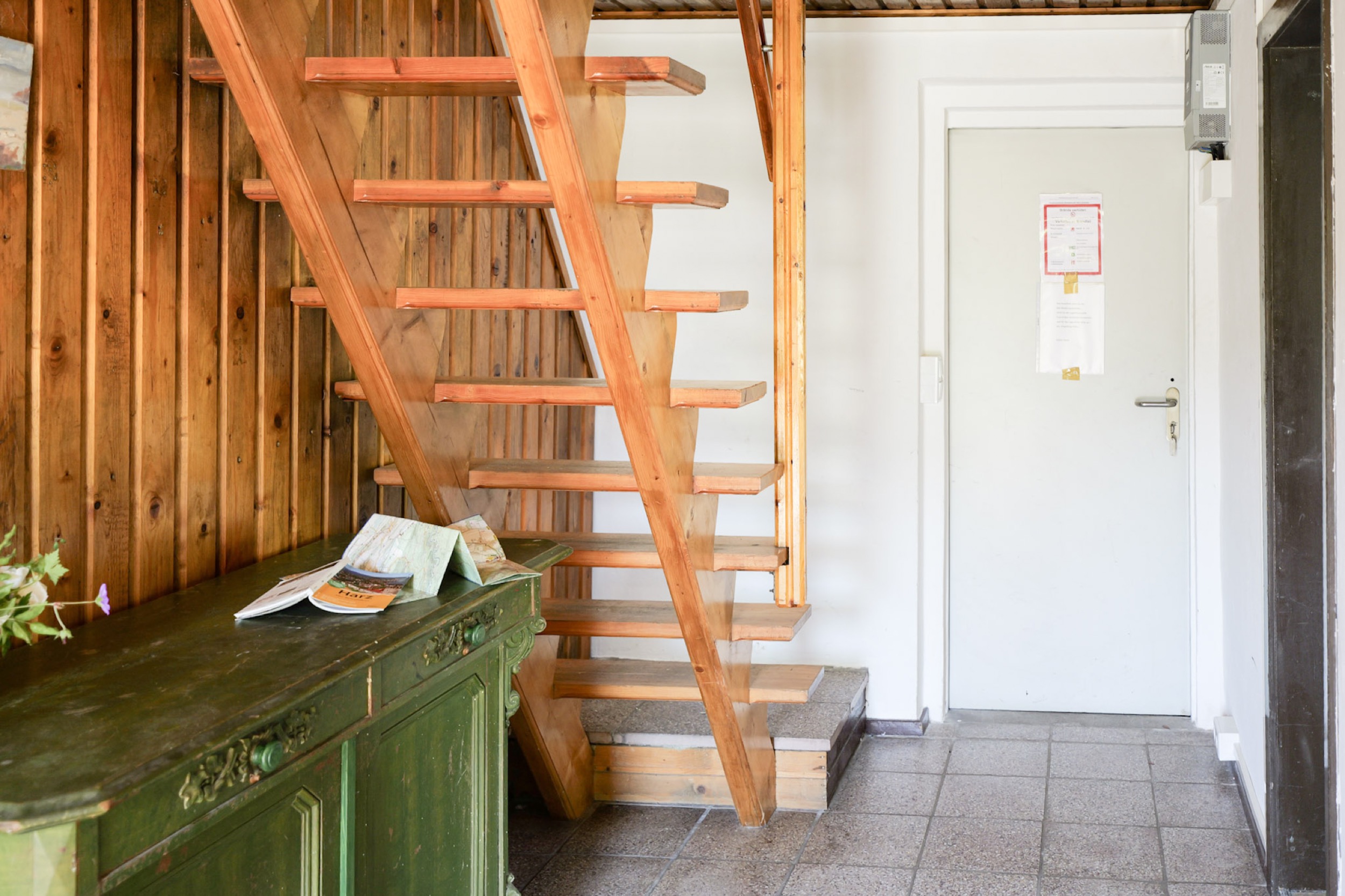 bergwacht flur treppe zu dem schlafraum