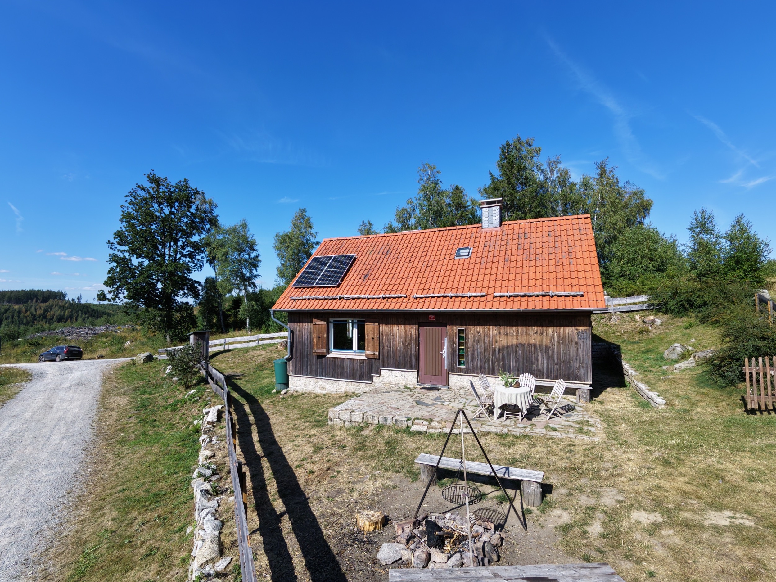 bergwacht huette mit feuerstelle und schwenkgrill harz