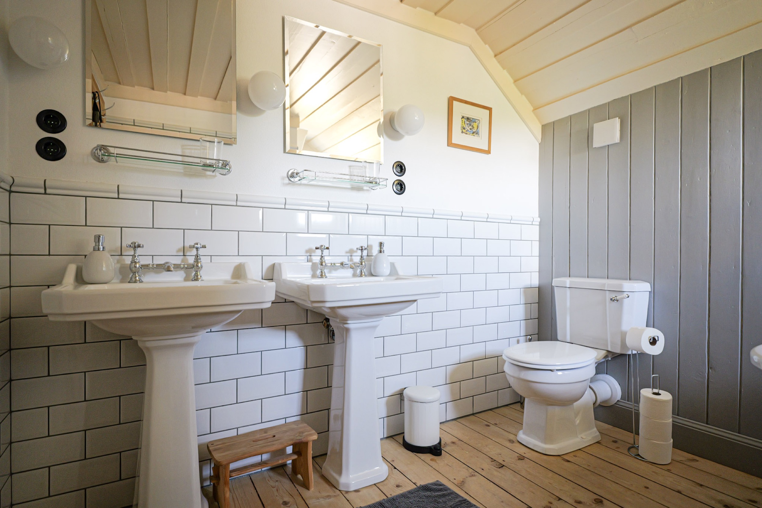 carlshaus aug 26 flur mit blick ins badezimmer mit badewanne