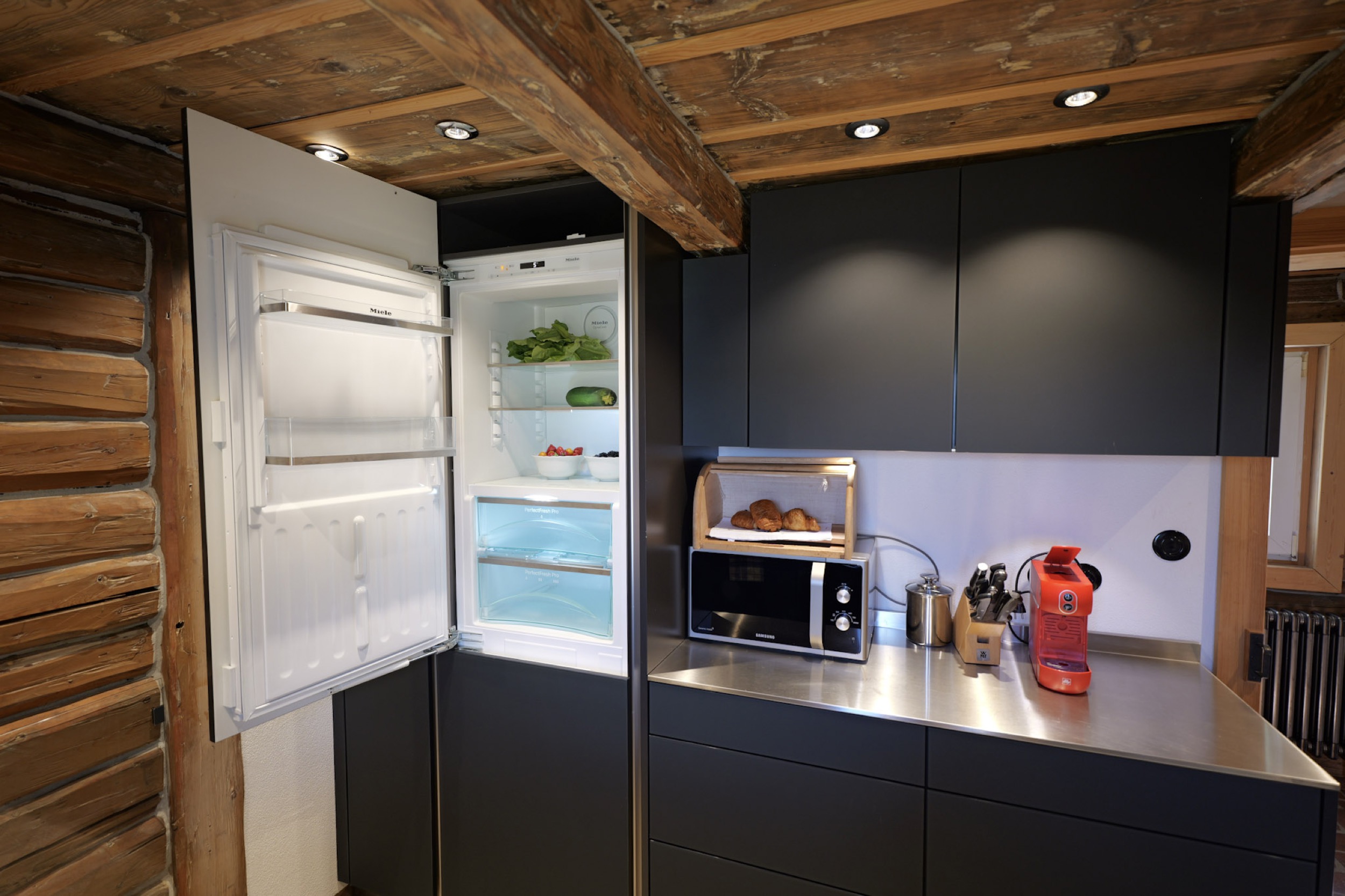 carlshaus aug 26 kueche offener kuehlschrank