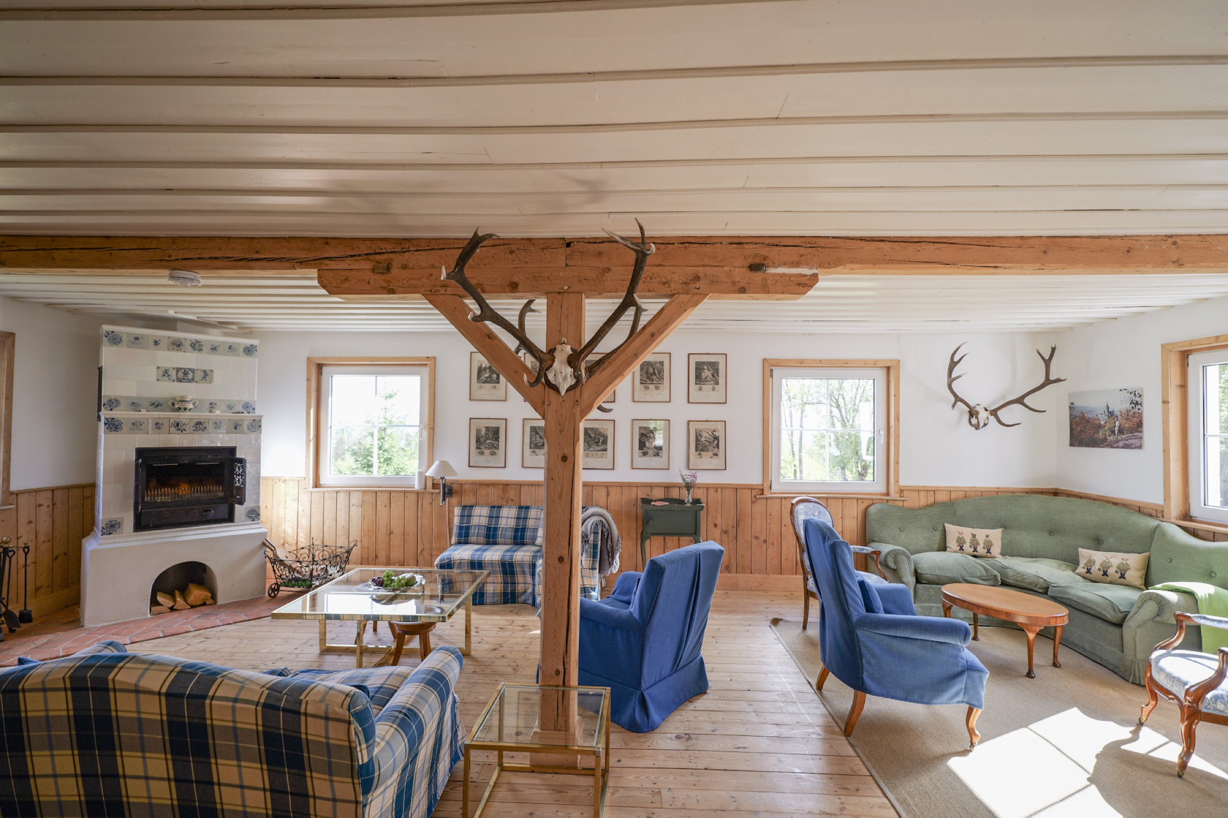 carlshaus aug 26 wohnzimmer bildergalerie an der wand