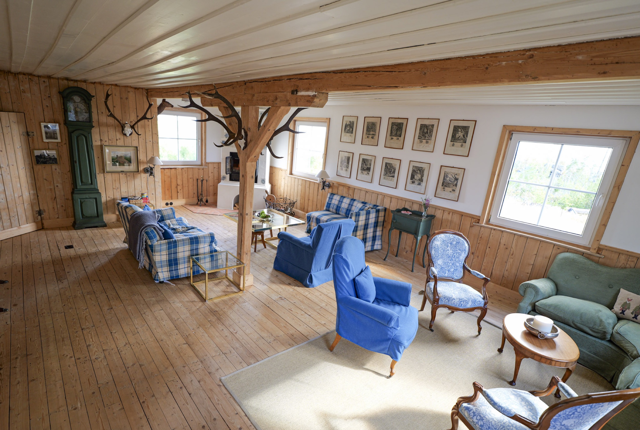 carlshaus aug 26 wohnzimmer blick von oben auf sitzecke