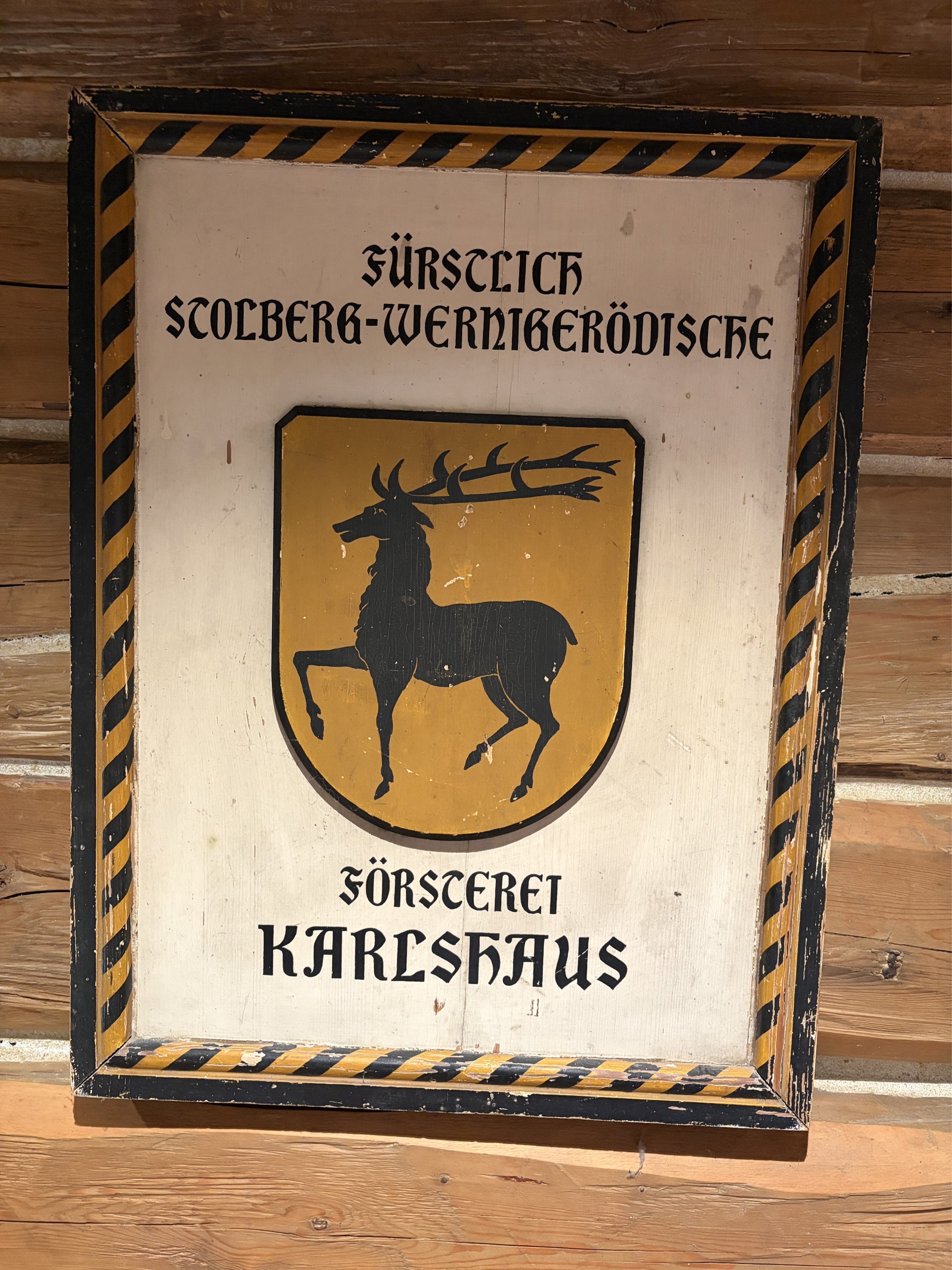 carlshaus-harz-holzschild-foersterei-karlshaus-mit-hirschwappen