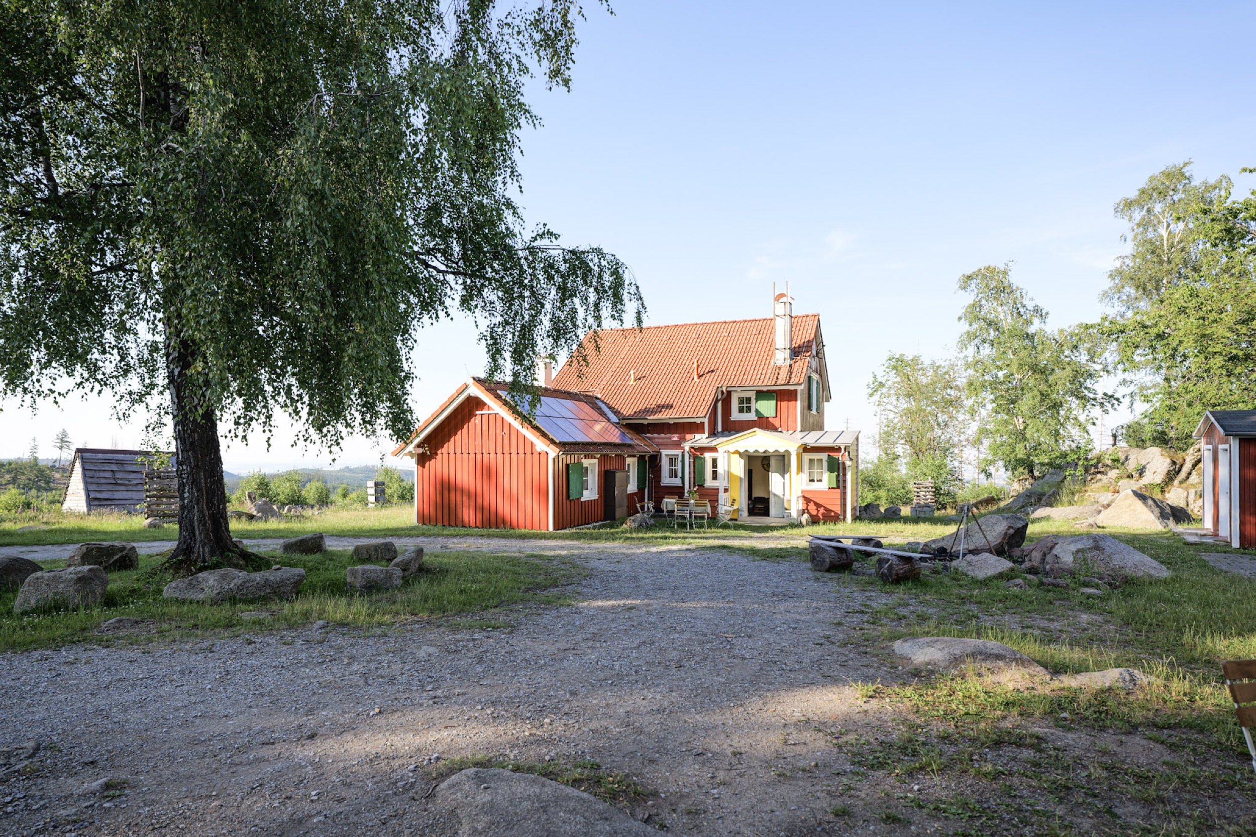 carlshaus vormittags blauer himmel 2026